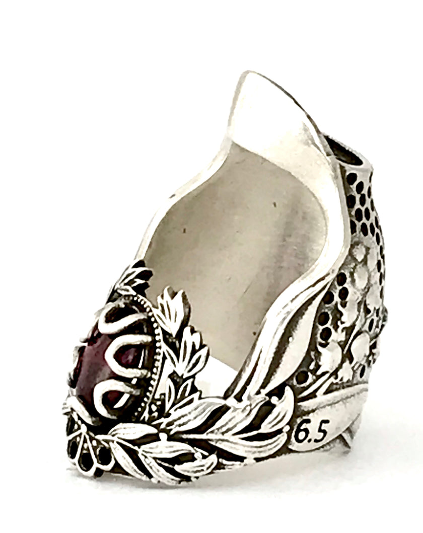 Lily of the Valley Gem Thimble featuring a vintage design with beautiful gemstones and intricate details.