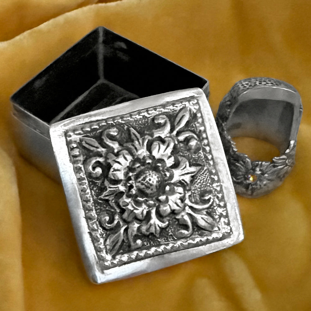 Thimble Box - Square: Artisan Sterling Silver Craft – ThimblesForYou.com